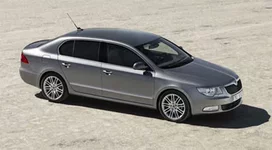 Skoda_Superb_2009_1.webp