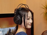 headphonestand.jpg