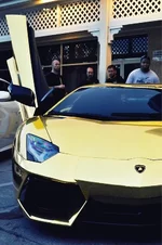  дорогой в мире Lamborghini Aventador, сделанный из чистого золота. США, Нью-Йорк..webp