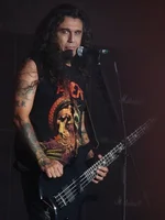 450px-Slayer_-_Tom_Araya.webp