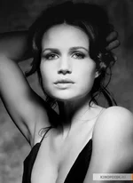 kinopoisk.ru-Carla-Gugino-810204.webp
