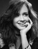 kinopoisk.ru-Alexis-Bledel-726101.webp