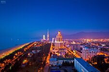 Panoramic_view_of_Batumi_at_night.jpg