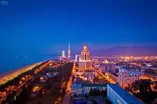 Panoramic_view_of_Batumi_at_night.webp